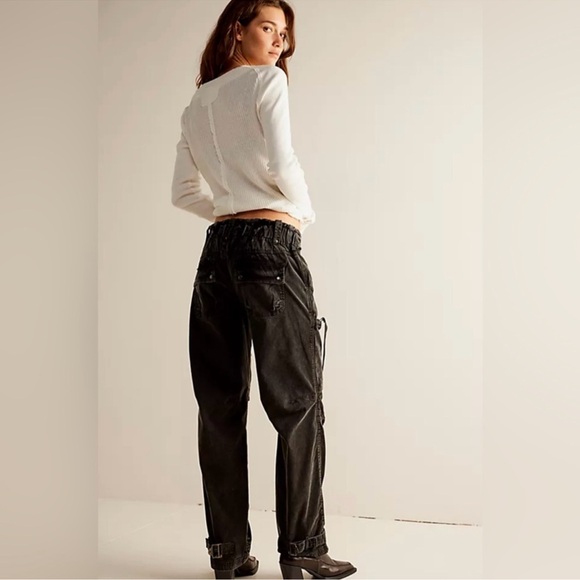 Free People Pants - NWOT FREE PEOPLE We The Free Can't Compare Cargo Pants In Black SZ: L